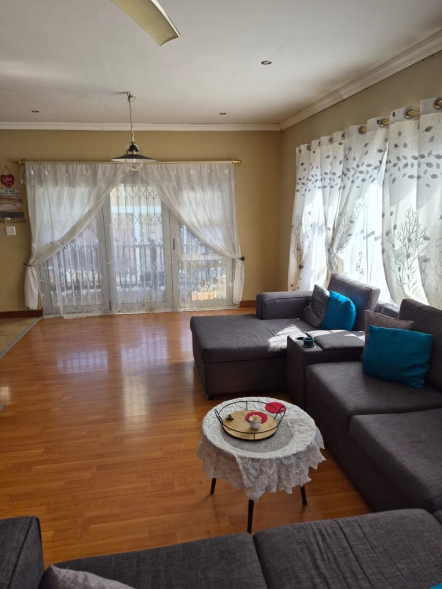 5 Bedroom Property for Sale in Haven Hills Eastern Cape